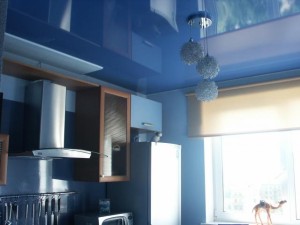 Синий глянец на кухне