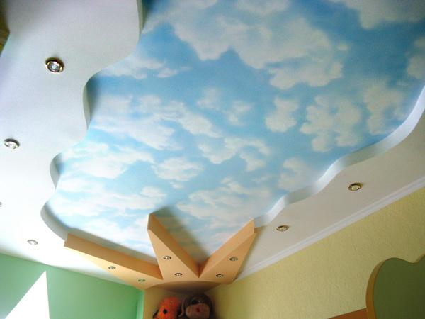 Потолок в детской в виде неба