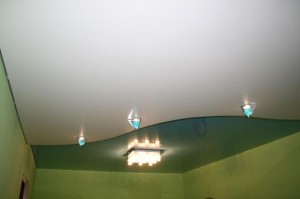 Потолочные светильники и люстра