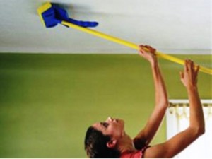 Как вымыть натяжной потолок — полезные советы