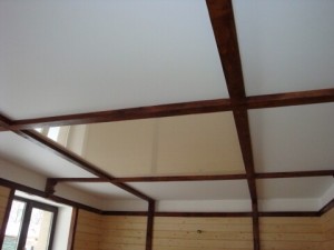 Способы отделки потолков в деревянном доме – советы и рекомендации