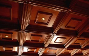 Варианты устройства деревянного потолка