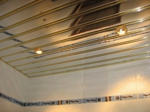 Алюминиевый зеркальный реечный потолок — преимущества и недостатки конструкции