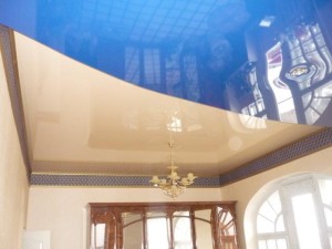 Оригинальные зеркальные натяжные потолки — возможности и преимущества их применения