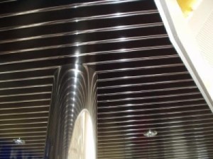 Алюминиевые реечные подвесные потолки и сферы их использования