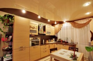 Какой лучше потолок на кухне – разбор вариантов потолочной отделки