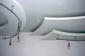 Как установить многоуровневый потолок из гипсокартона своими руками: пошаговое руководство