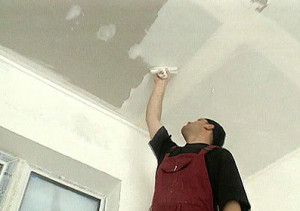 Как правильно штукатурить потолок — проводим процесс своими руками