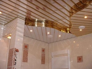 Делаем правильный выбор отделочного материала для потолка ванной комнаты