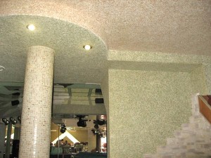 Потолок из жидких обоев — свежий ветер в домашнем интерьере