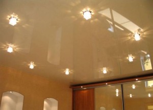 Потолок со светильниками