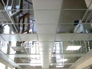 Металлический подвесной потолок — виды, характеристики, сферы применения