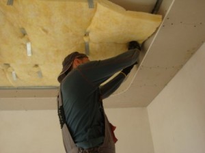 Шумоизоляция потолка в квартире своими руками — инструкция для домашнего мастера