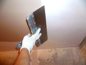 Раскрываем секреты мастеров — как шпаклевать потолок